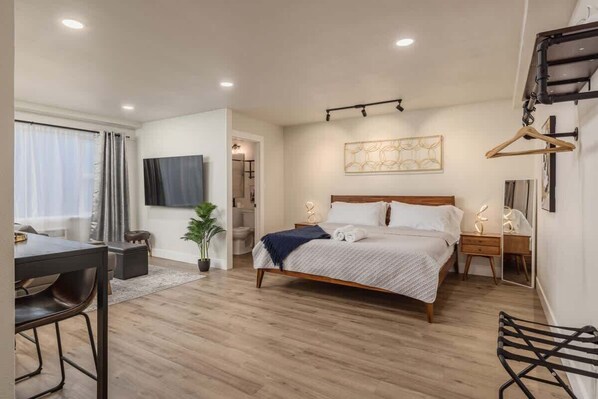 Iron/ironing board, WiFi, bed sheets - Modern downtown suite king bed (Anchorage)