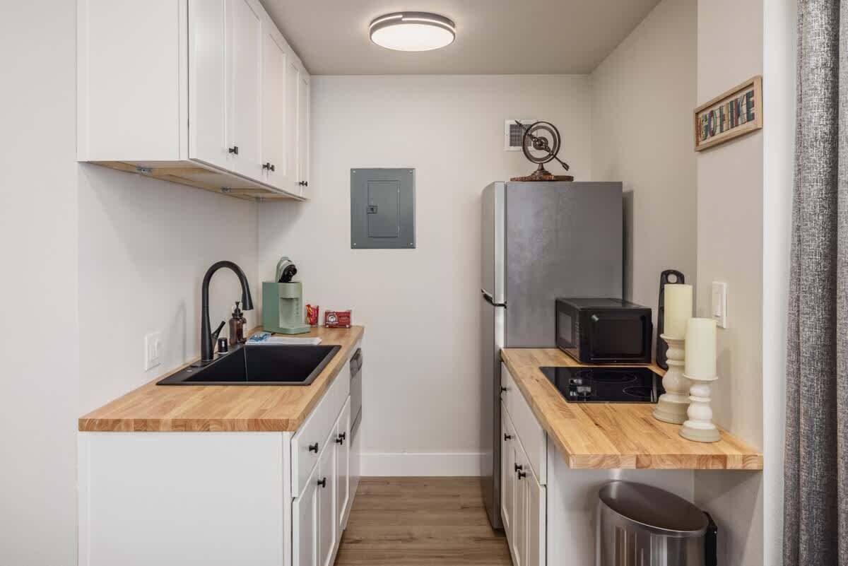 Refrigerador, microondas, parrilla de estufa y lavavajillas 