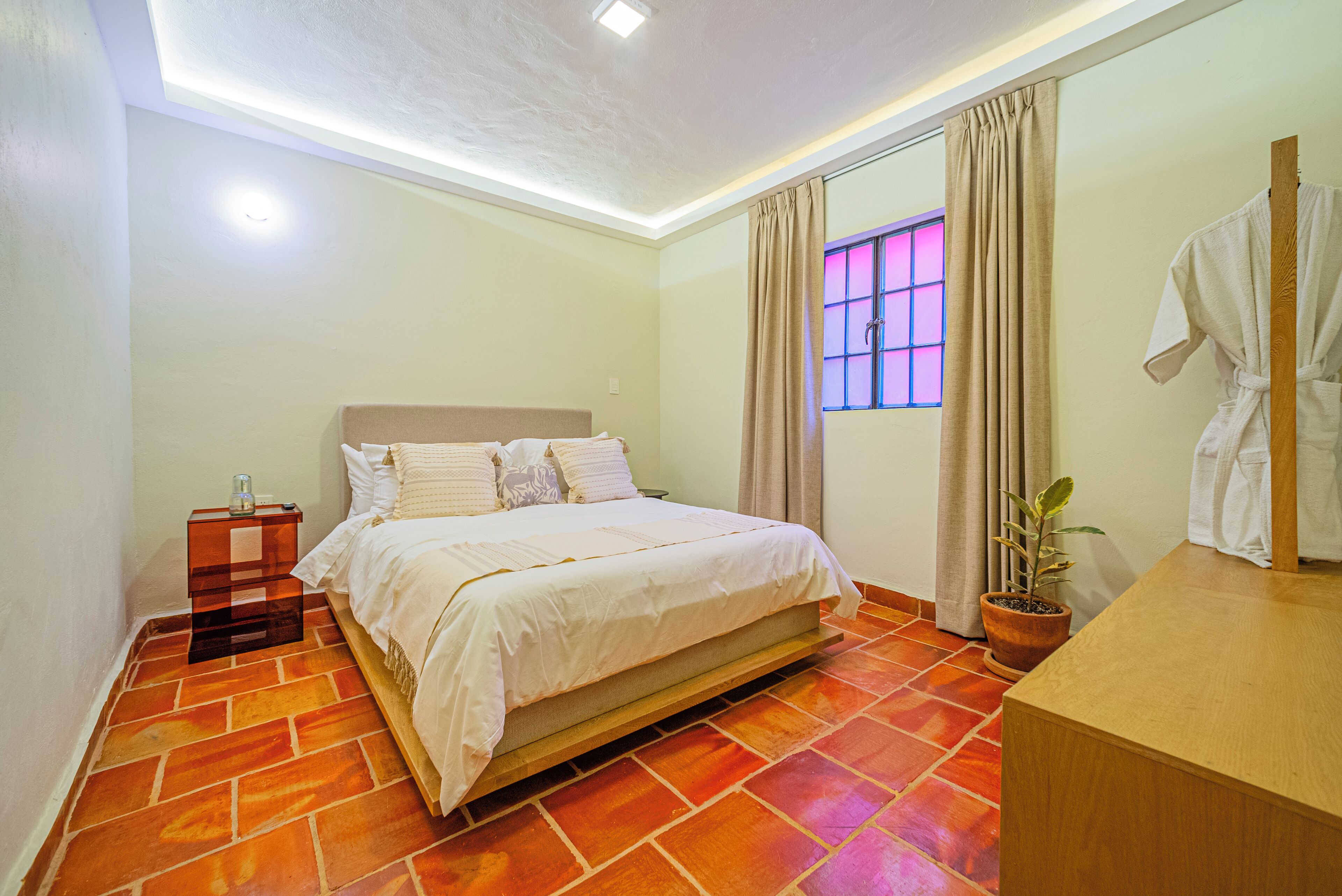 Habitación | Tabla de planchar con plancha y wifi gratis 