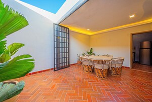 Deluxe Suite | Terrace/patio