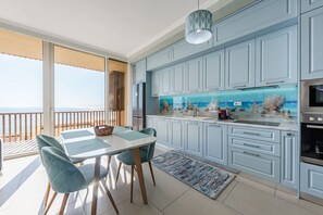 Imagen sin descripción, 5 de 50, botón