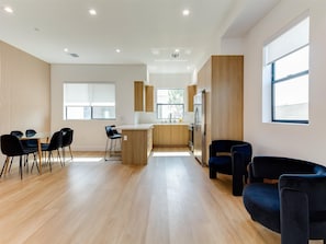 Interior - Modern Luxe Retreat#3 Three-Bedroom (Los Angeles)