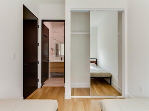 3 soverom og skrivebord