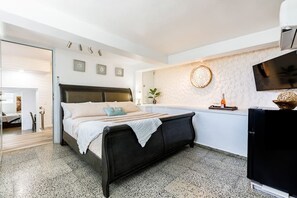 5 bedrooms, in-room safe, desk, iron/ironing board
