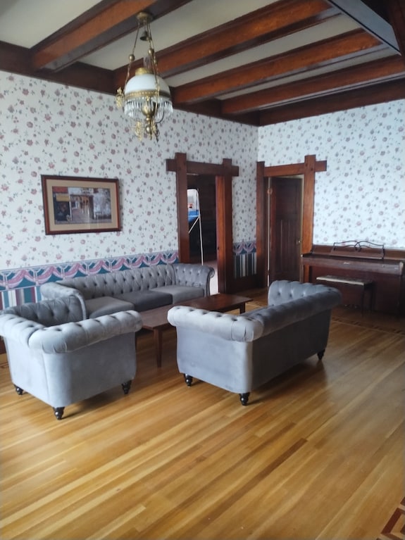 Historic Hideaway. Hiking, Fishing, Swimming At Lake Or River Nearby. Sleeps 25 - Susanville, CA