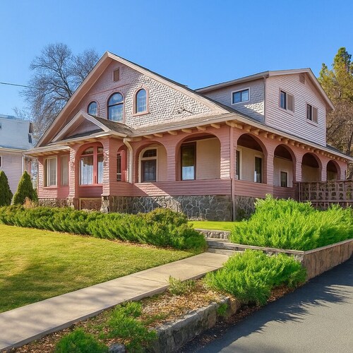 Historic Hideaway. Hiking, Fishing, Swimming At Lake Or River Nearby. sleeps 25
