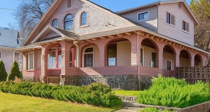 Historic Hideaway. Hiking, Fishing, Swimming At Lake Or River Nearby. sleeps 25