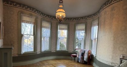 Historic Hideaway. Hiking, Fishing, Swimming At Lake Or River Nearby. sleeps 25
