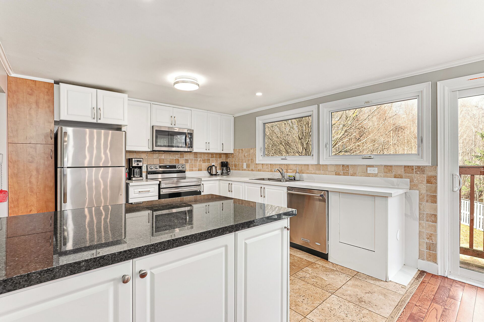 雪櫃、微波爐、焗爐、爐具