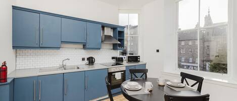 Køleskab, mikrobølgeovn, ovn, opvaskemaskine