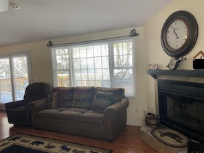 Smart-TV, Kamin, DVD-Player, Stereoanlage