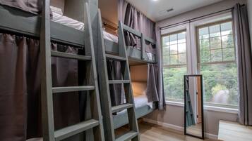 5 bedrooms, desk, iron/ironing board, free WiFi