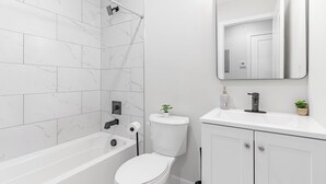 مناشف، صابون، ورق حمّام
