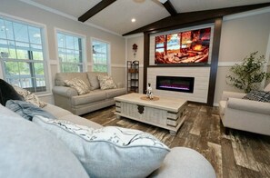 Living area - Rancho with Jacuzzi and views of the natural surroundings. (Clewiston)