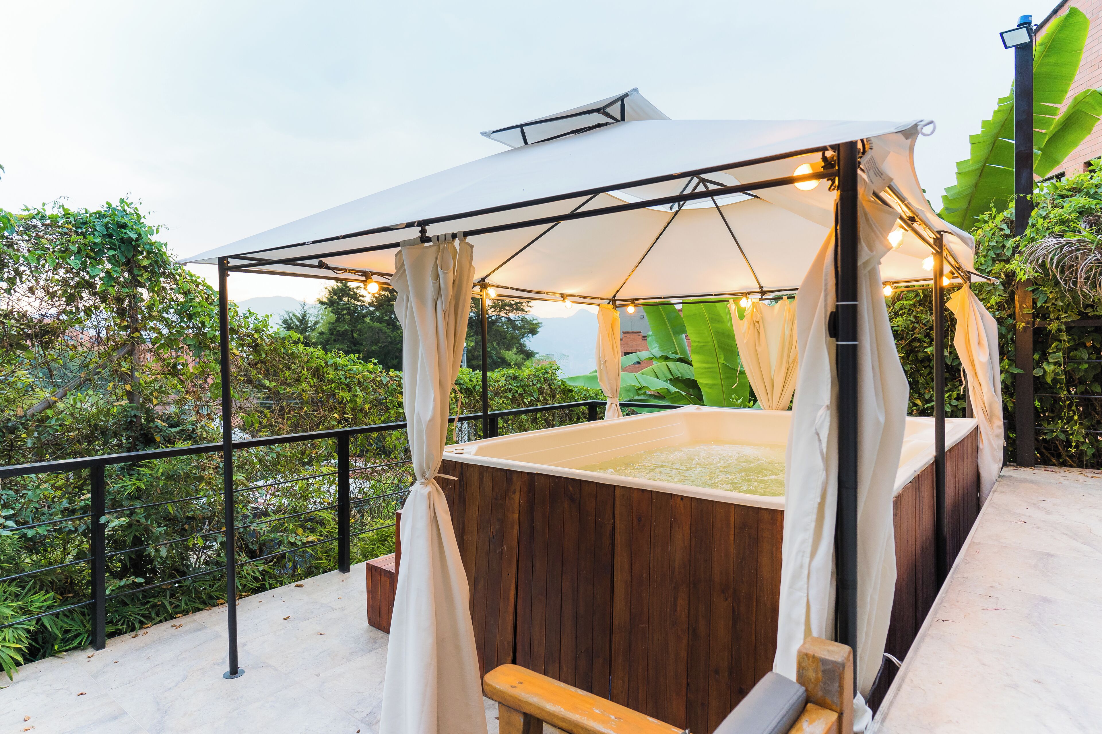 Outdoor spa tub