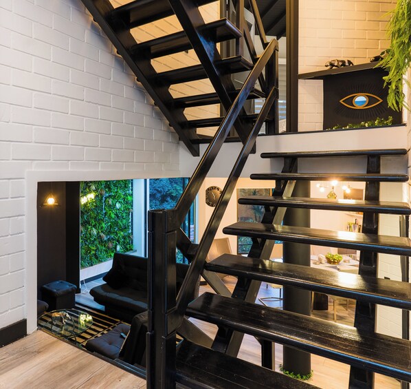 Interior - Spacious 5bed house with WiFi and AC in Poblado Medellin & Free Airport Pickup! (Medellín)