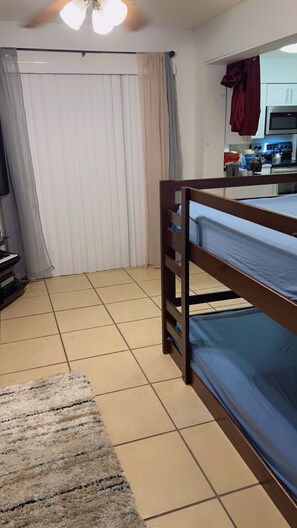 2 bedrooms, bed sheets - Charming 2-bedroom house in awesome Port St. Lucie with AC (Port St. Lucie)