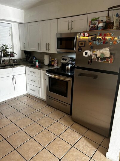 Charming 2-bedroom house in awesome Port St. Lucie with AC