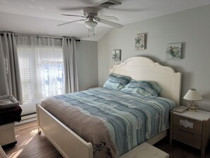 3 slaapkamers, een strijkplank/strijkijzer, gratis wifi, beddengoed