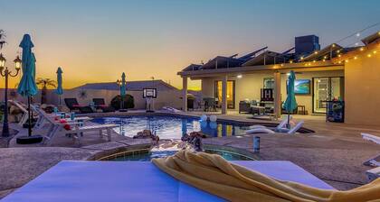 Heated Pool & Hot Tub ! Epic Game Room & Parking! Near Downtown!