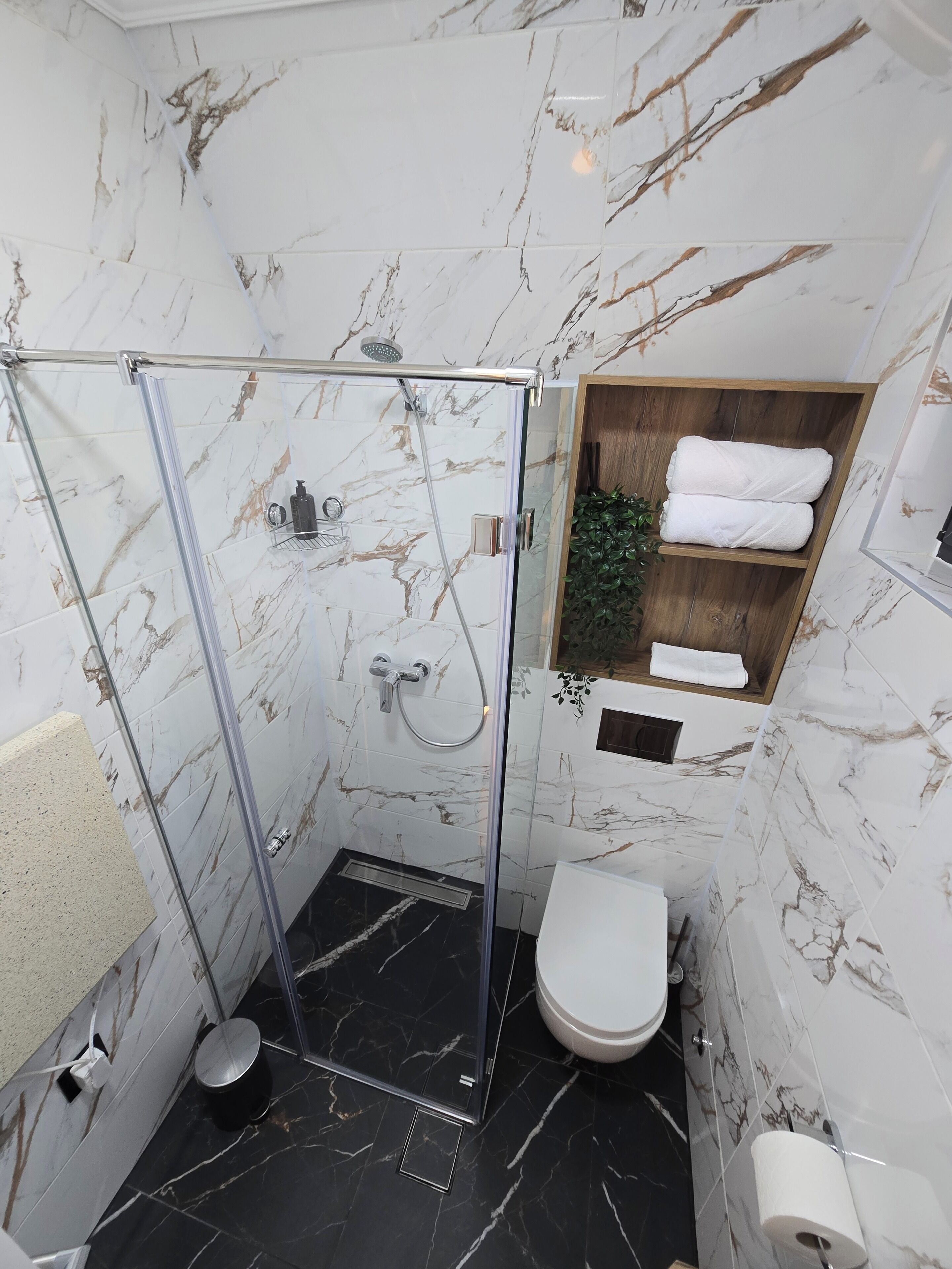 Dusche, Haartrockner, Handtücher, Seife