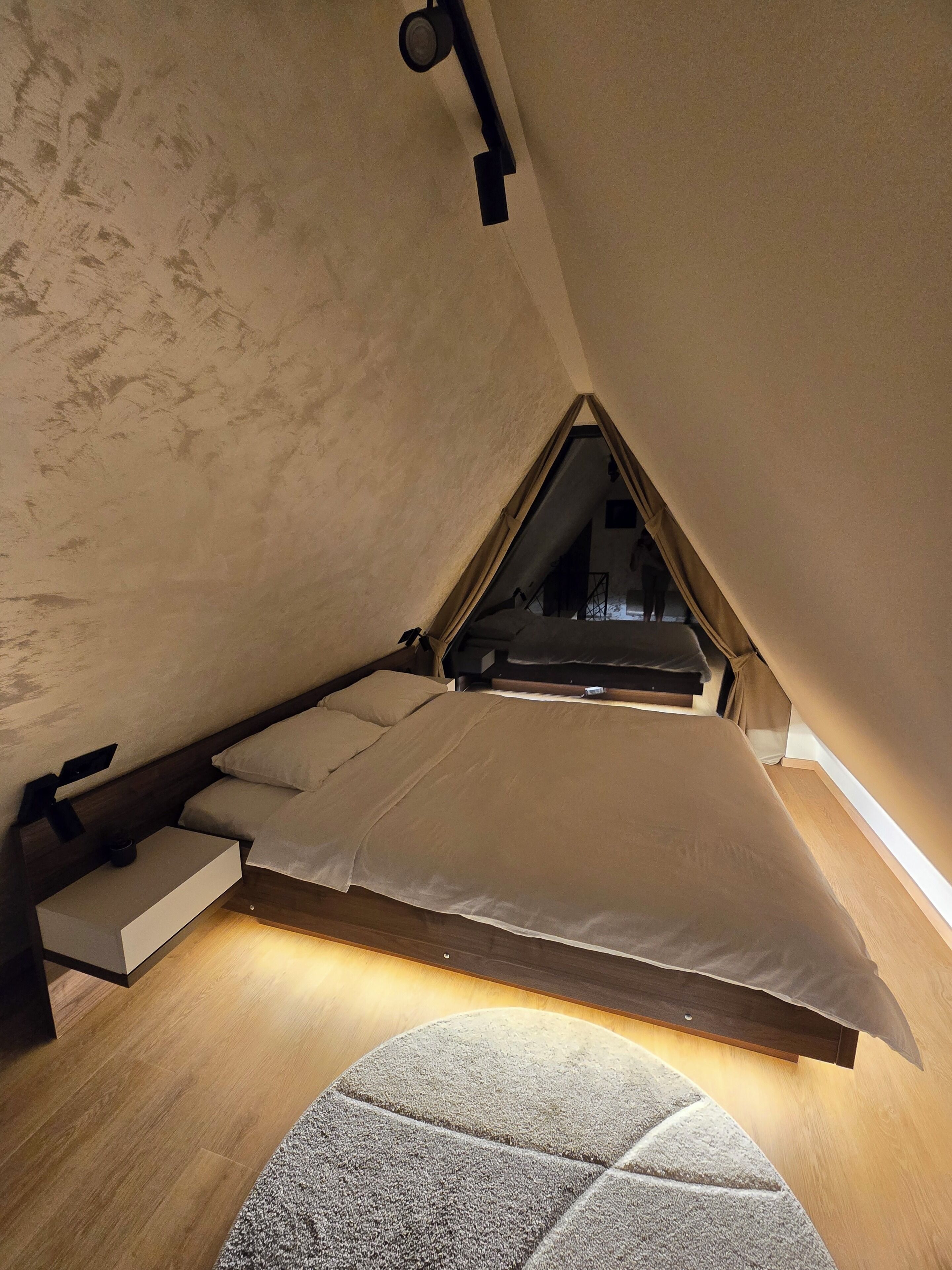 1 bedroom, travel cot, free WiFi, bed sheets