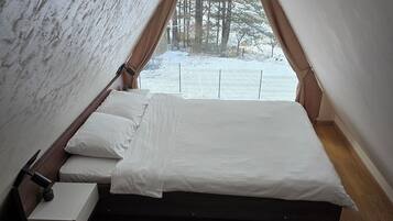 1 bedroom, travel cot, free WiFi, bed sheets