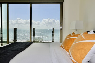 Hi-Tech Hideaway ~ Oceanfront & Modern!