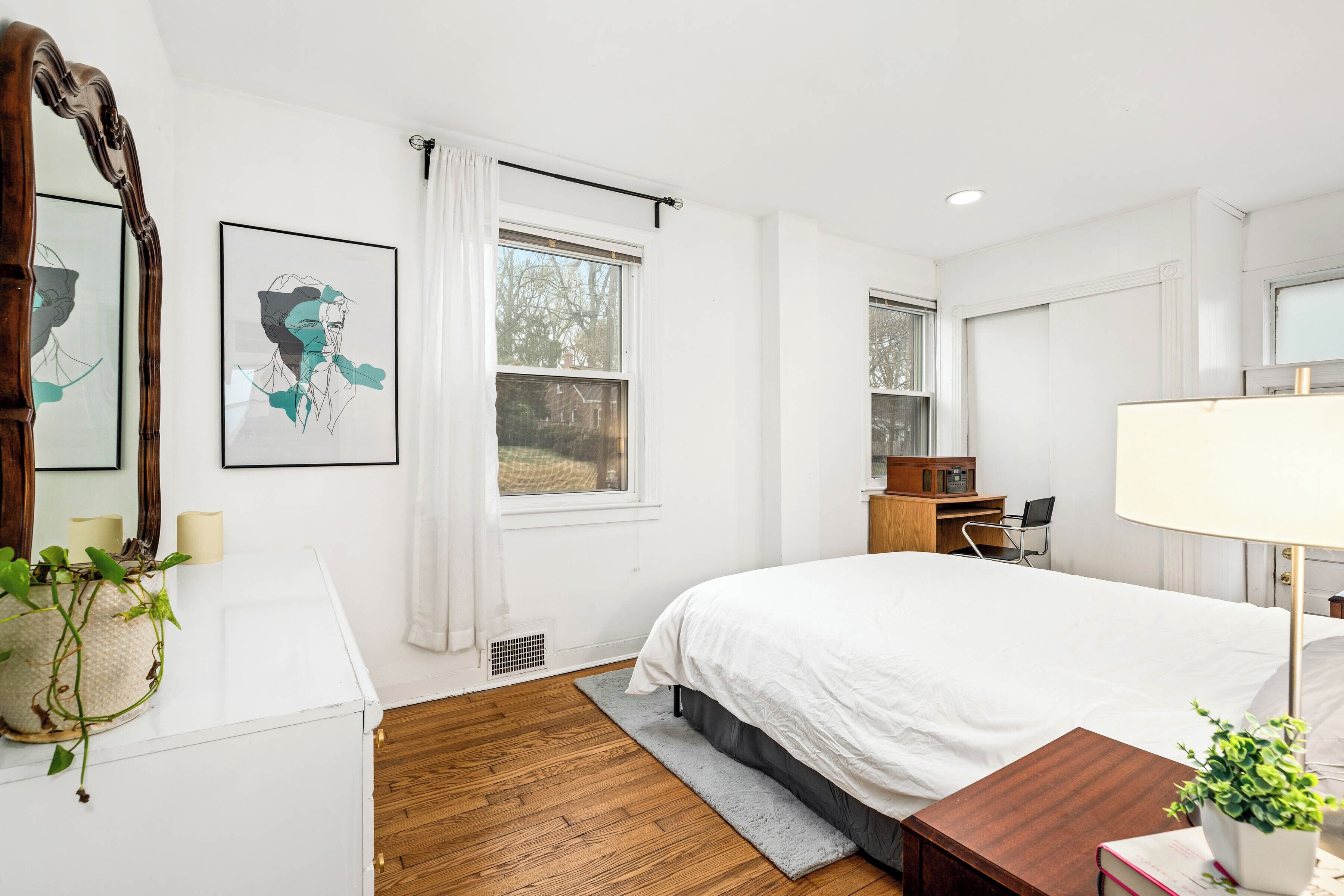 3 bedrooms, desk, iron/ironing board, free WiFi