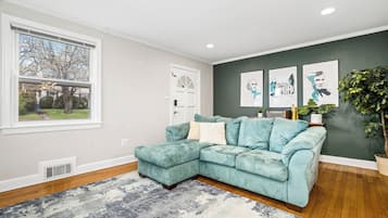 Smart TV, music library, printers