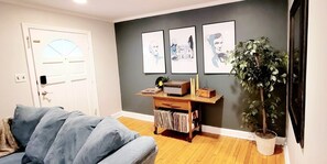 Smart-TV, musikkbibliotek og printere