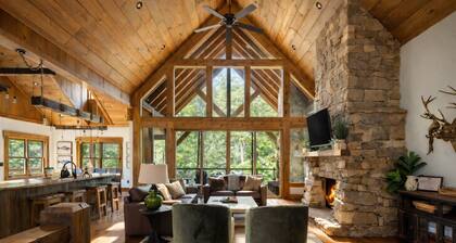 Cozy Creekside Retreat w/ Endless Fun • HotTub • FirePit • GameRm • Creek Access