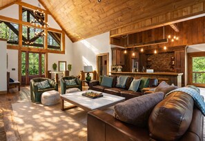 Smart-TV, peis, fotballspill og bordtennis