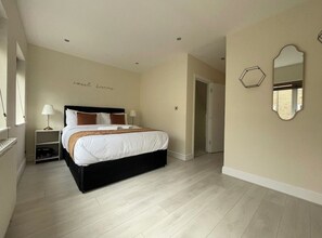 3 bedrooms, iron/ironing board, free WiFi