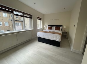 3 bedrooms, iron/ironing board, free WiFi