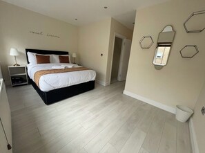 3 bedrooms, iron/ironing board, free WiFi