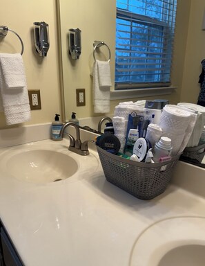 Dusche, Handtücher, Seife, Shampoo