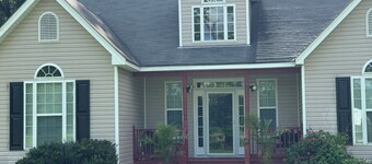 Charming 3-bedroom house in Saint Pauls with AC, WiFi