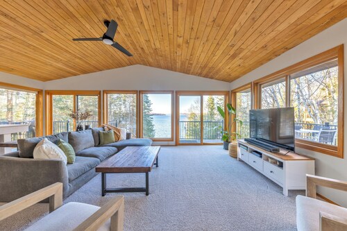 Beautiful home on Lake Pokegama!