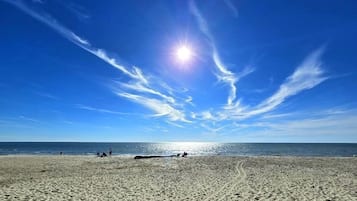 沙滩椅、沙滩毛巾