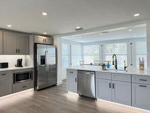 Mikrowelle, Ofen, Herdplatte, Geschirrspüler