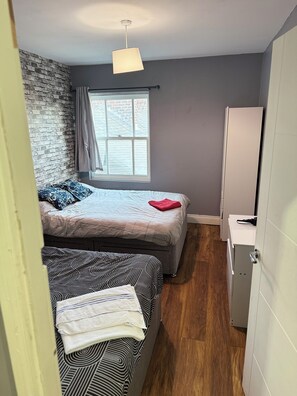 4 bedrooms, WiFi, bed sheets