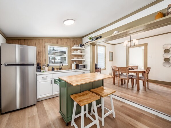 Fridge, microwave, coffee/tea maker, toaster