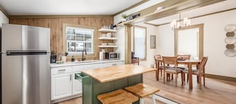 Evergreen Escape - Pickleball, Trails, Hot Tub