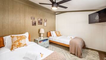 2 bedrooms, iron/ironing board, free WiFi, bed sheets