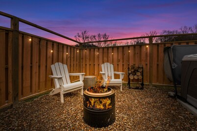 Scouts Cottage + Pickleball Court l Hot Tub