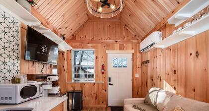 Scouts Cottage - Pickleball Court, Hot Tub, Trails