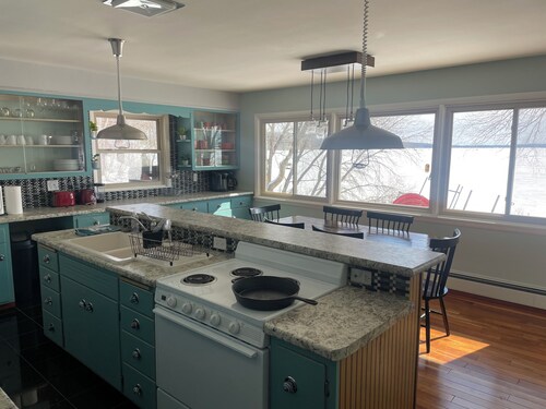 Charming Lakefront Retreat in Crandon w/ Private Dock