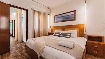 5 bedrooms, iron/ironing board, WiFi, bed sheets