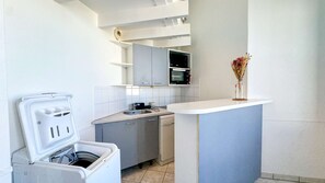 Fridge, dishwasher, toaster, cookware/dishes/utensils